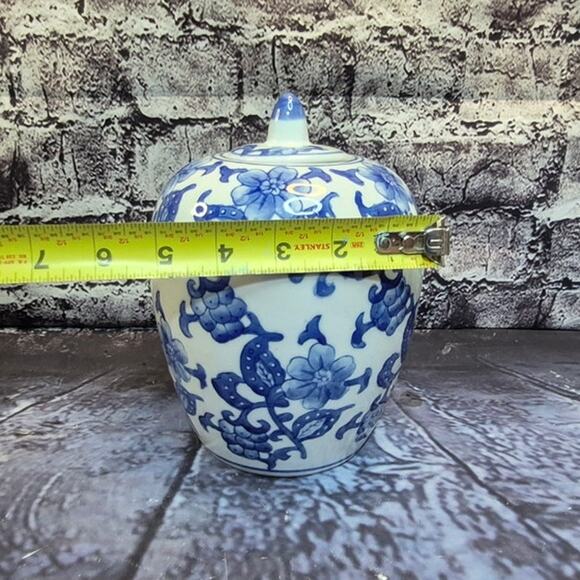 Vintage Chinese Blue and White Jar 1970's Decor - Picture 5 of 5